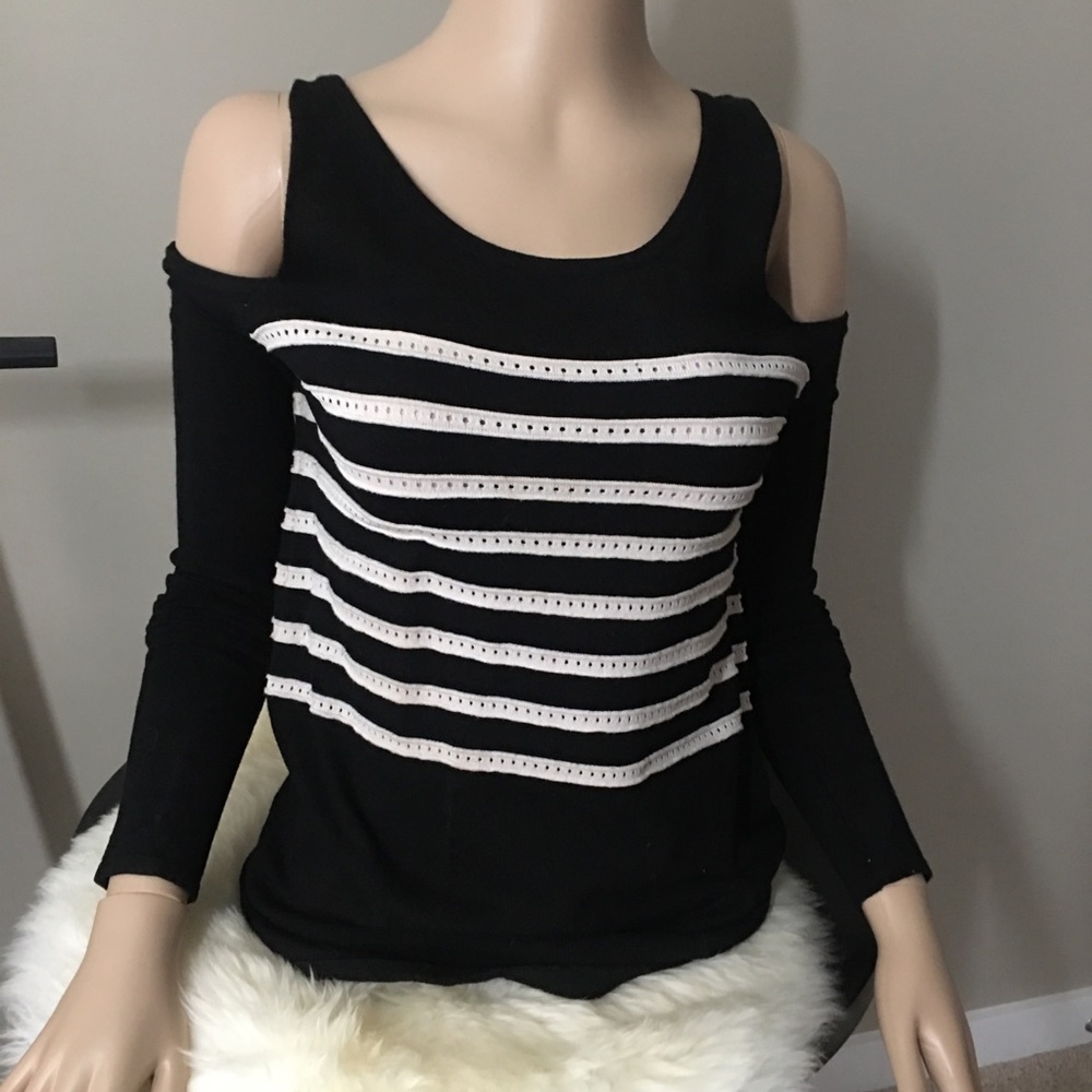 Off shoulder Melanie Lyne